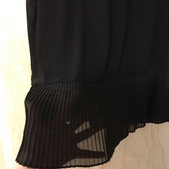 89th & Madison blouse with sheer sleeves and bottom Medium - Picture 2 of 3